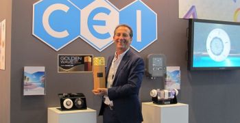 CCEI reçoit un Golden Wave Award au salon Aquanale pour son projecteur de piscine sans fil Micro Plug in Pool