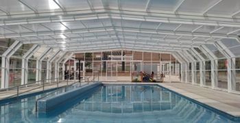 Una cubierta Abrisol para la piscina terapéutica de Granada