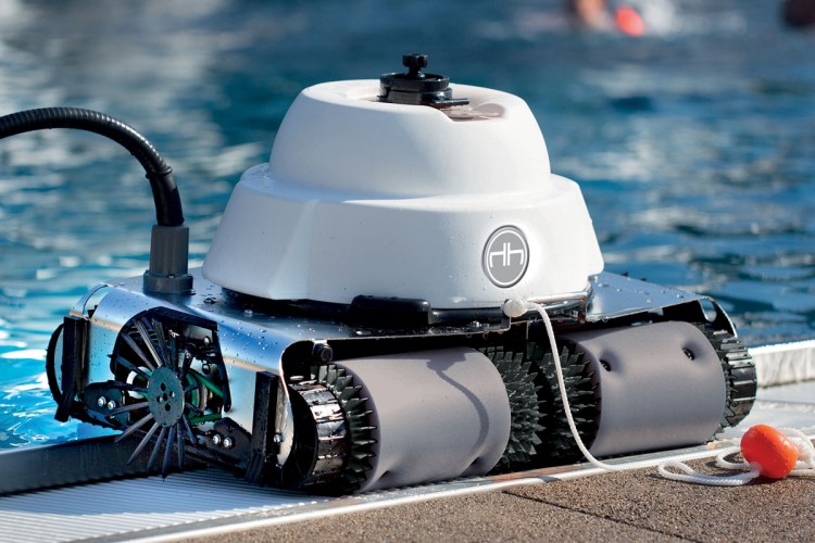 pool robot cleaner Chrono of Hexagone