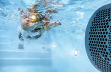 EVAstream: an innovative approach for an unrestrained swimming experience
