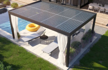 Pergola Solar d'Alukov : l'énergie solaire pour la piscine