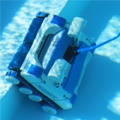 Le robot nettoyeur de piscine 100% français opérant en eaux très froides