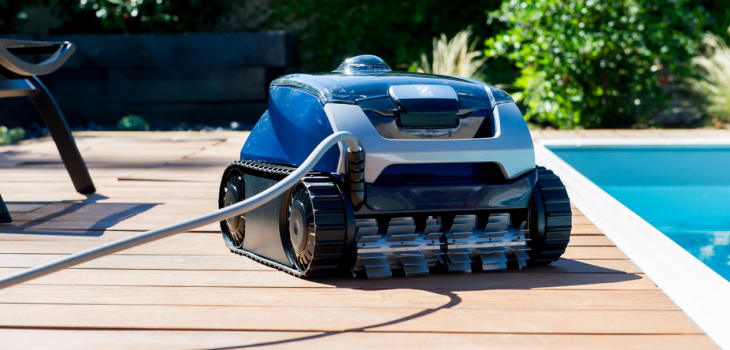 The Voyager RE 4100 pool robot cleaner from Zodiac®