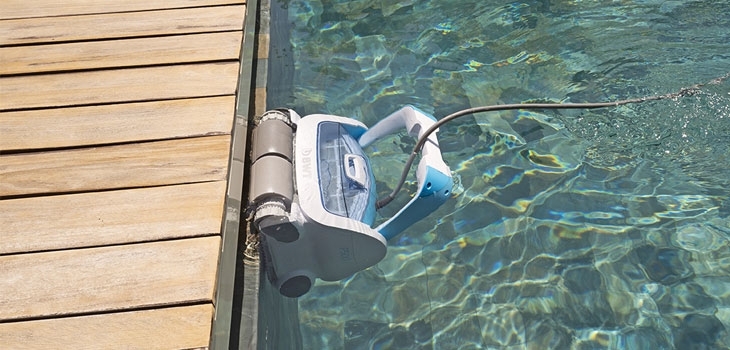 electric pool robot moving up the wall of the swimming pool BWT Procopi
