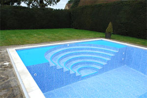 swimming pool with Extreme Lining system