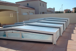 abri piscine bas angulaire modele lion eureka