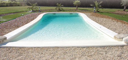 piscine beton en pente