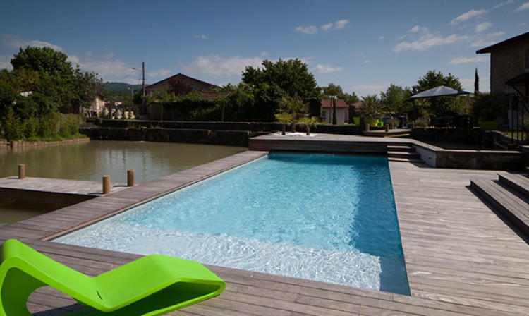 Catégorie Revêtements de piscine Albon - Concours photos Nextpool 2018 2e prix - photo piscine Liner gris clair Piscine Magiline Bourg en Bresse