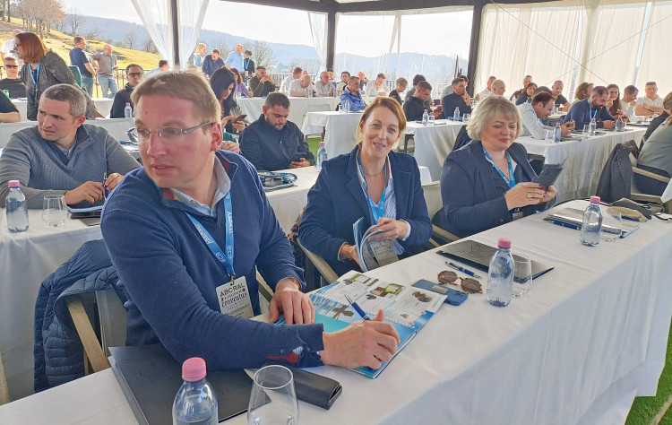 Les distributeurs lors de la convention plénière