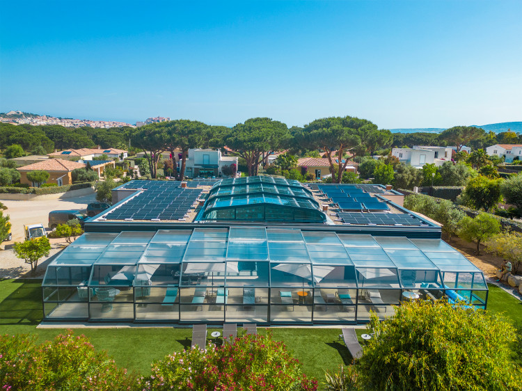 Les 2 abris fermés sur l'espace détente du Domaine Villa Mandarine Calvi Corse