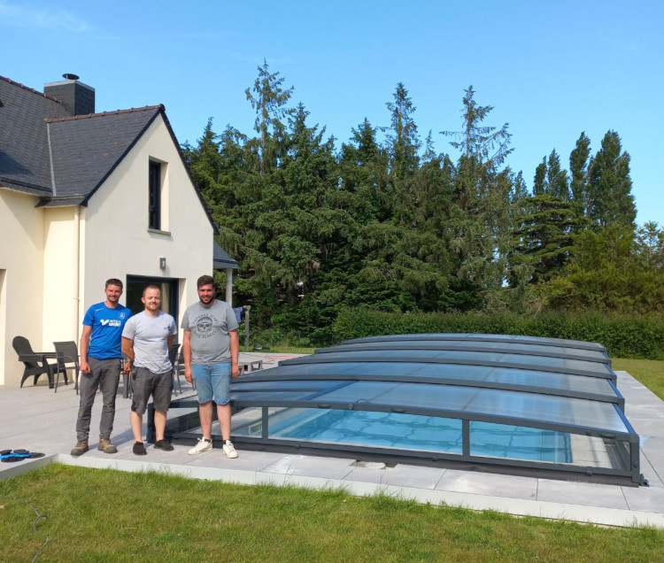 Entreprise Zammit et Julien Duprat pose abris piscine Abrisud