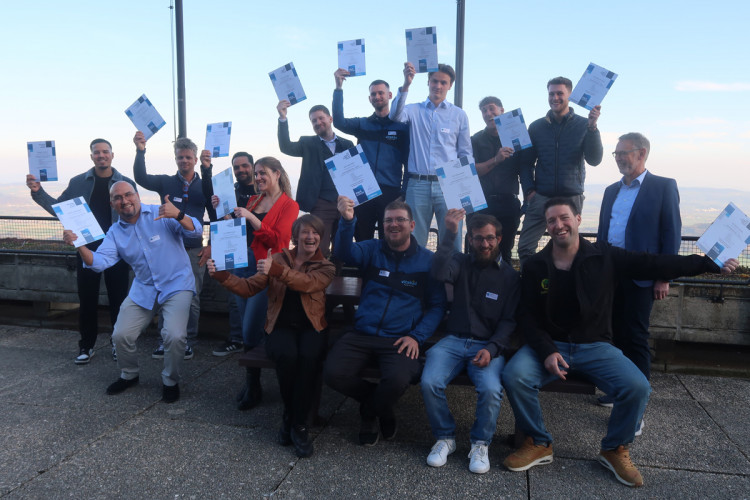 Herzliche Gl&uuml;ckw&uuml;nsche an die Absolventen des Schwimmbadtechniker-Kurses