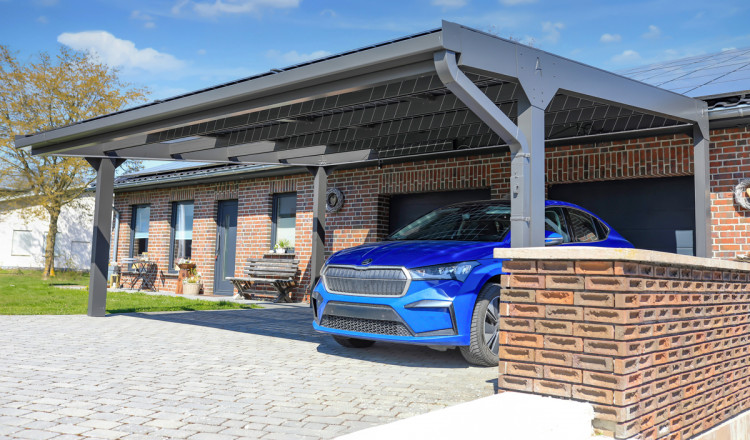Carport solaire Alukov alliant protection du véhicule, efficacité énergétique et design durable pour les espaces outdoor