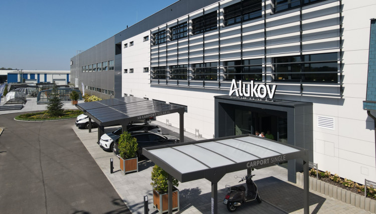 Alukov fabrique des abris de piscine sur mesure alliant design, confort et performance durable