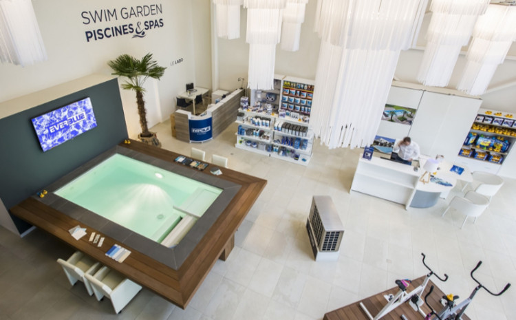 Agencement show room piscine Everblue concept exclusif « Piscine Inspiration »