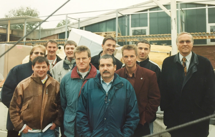 AquaSolar Ein Bild aus vergangenen Tagen: Die AS-Crew bei einem Ausflug zu ihrem Lieferanten Riviera Pool