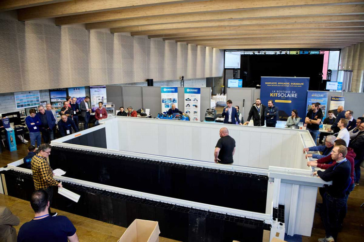 Montage en direct d'une structure de piscine Dugain