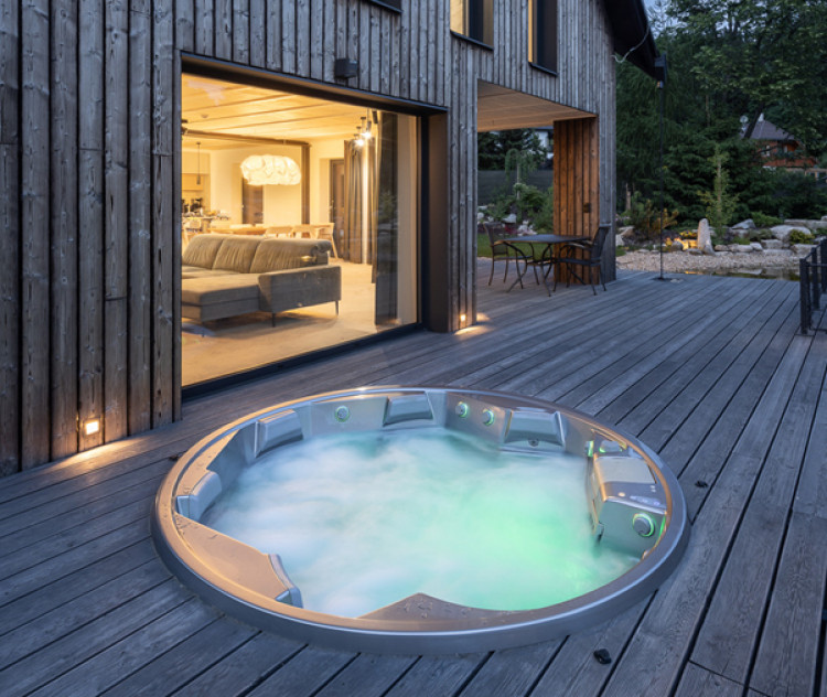 Residential Hot Tubs between £7,000 to £14,000 USSPA