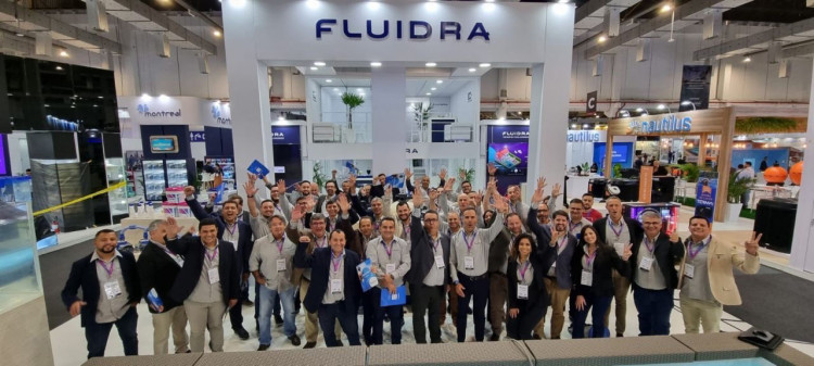 Equipe Fluidra Brésil sur le stand Fluidra salon Expolazer 2022