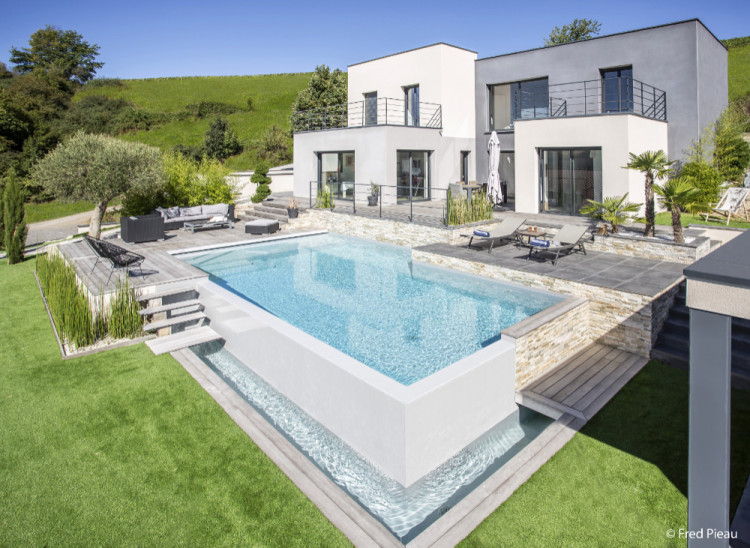 Trophée d'or - Catégorie 2m piscines décoration (Everblue Piscines)