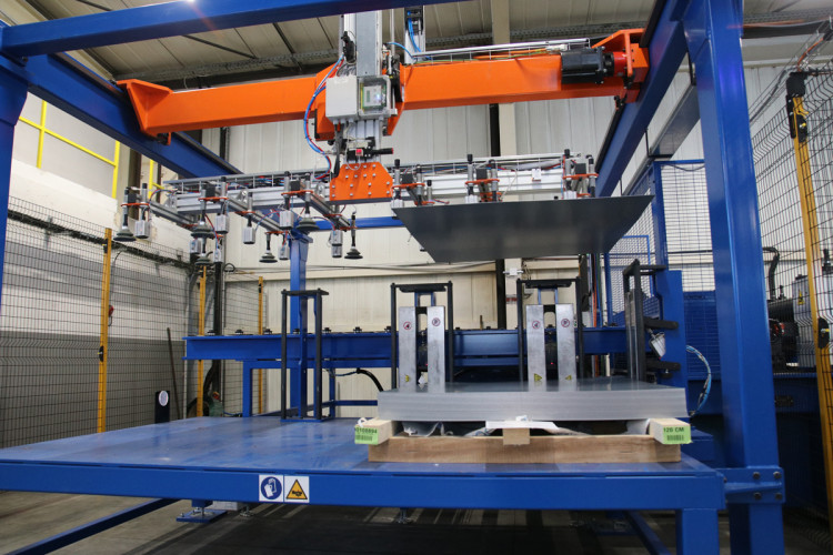 Chargement automatis&eacute; des feuilles d'acier pour la fabrication des panneaux GP30 Waterair