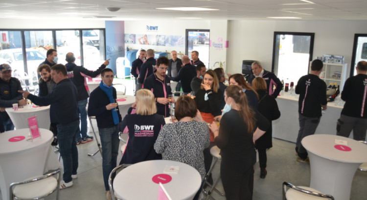 Professionnels piscine spa présents à l'inauguration agence BWT Procopi de Tours