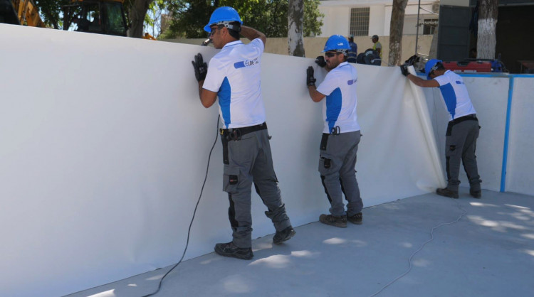 Installation d'une membrane armée piscine liner armé PVC piscine ELBE Pool Surface elite