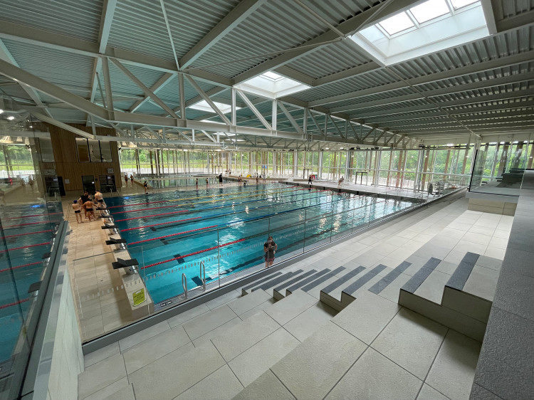 Piscine du centre aqualudique de Denain, avec son impressionnante architecture qui a nécessité 2,5 années de travaux 