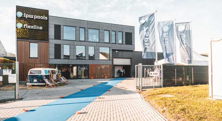 Portes ouvertes pour présenter le bâtiment  rénové de LPW Pools à Aarschot
