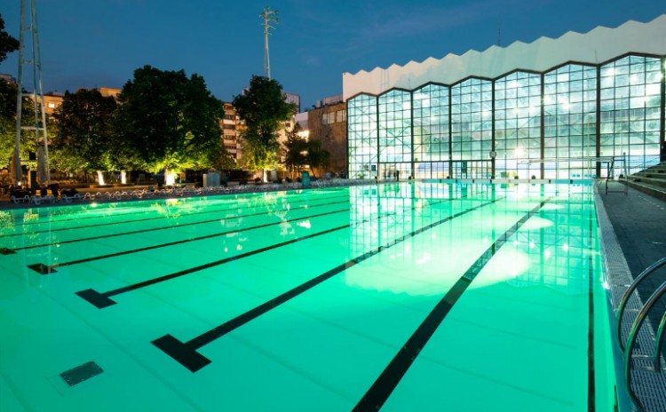 La nuova piscina olimpica esterna del centro Tasmajdan