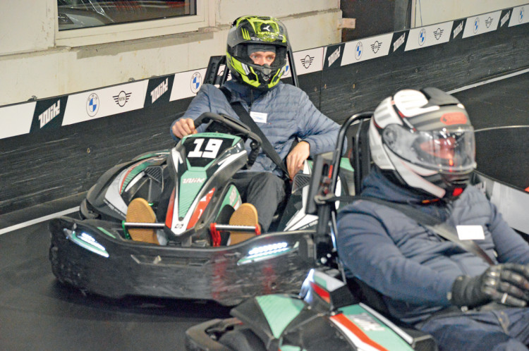 Comp&eacute;tition de karting pour les participants de la Nuit des Piscines