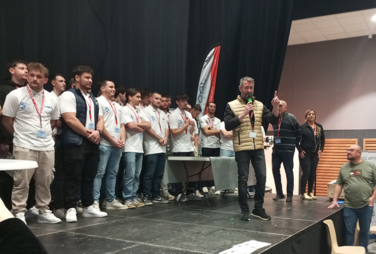 Elèves diplômés du CFA avec Manuel Martinez Journée Pro Pierrelatte 2024