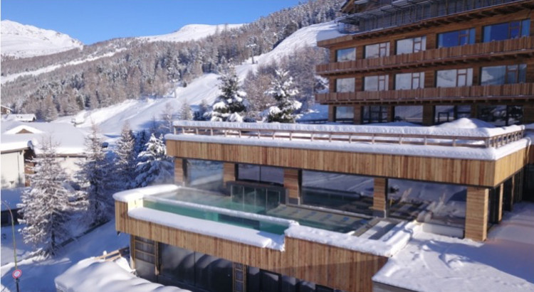 Piscina di Preformati Italia Piscina realizzata con tecnologia Klimapool Floating di Preformati Italia