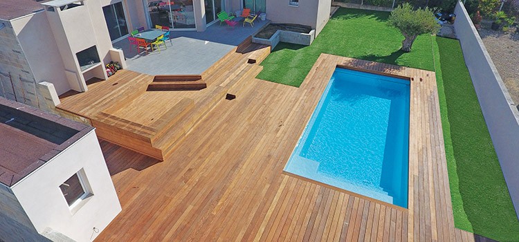 piscine coque Coktail Piscine avec terrasse bois