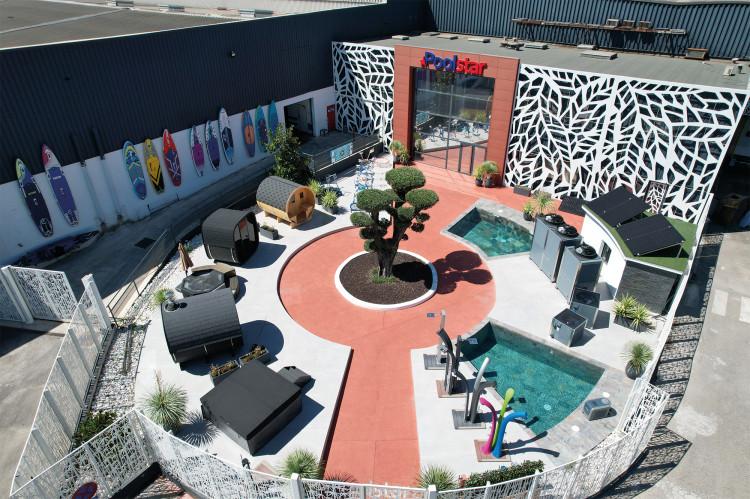 Showroom extérieur Poolstar Showroom extérieur Poolstar Rousset