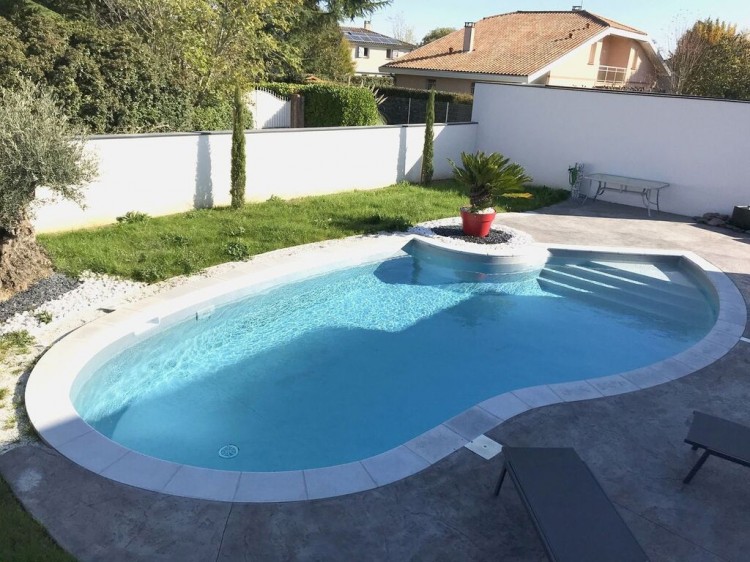Aquilus d'or de la plus belle réalisation « piscine tendance courbes » : Aquilus Toulouse (31)
