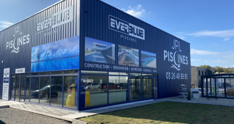 developpement activité piscne accompagne concessionnaires magasin piscine Everblue