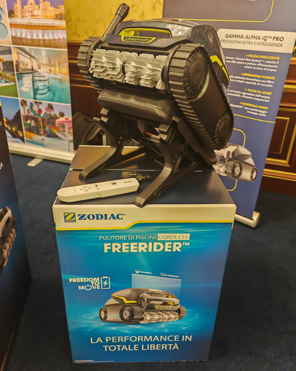 Freerider, il pulitore di piscina senza cavo di Zodiac