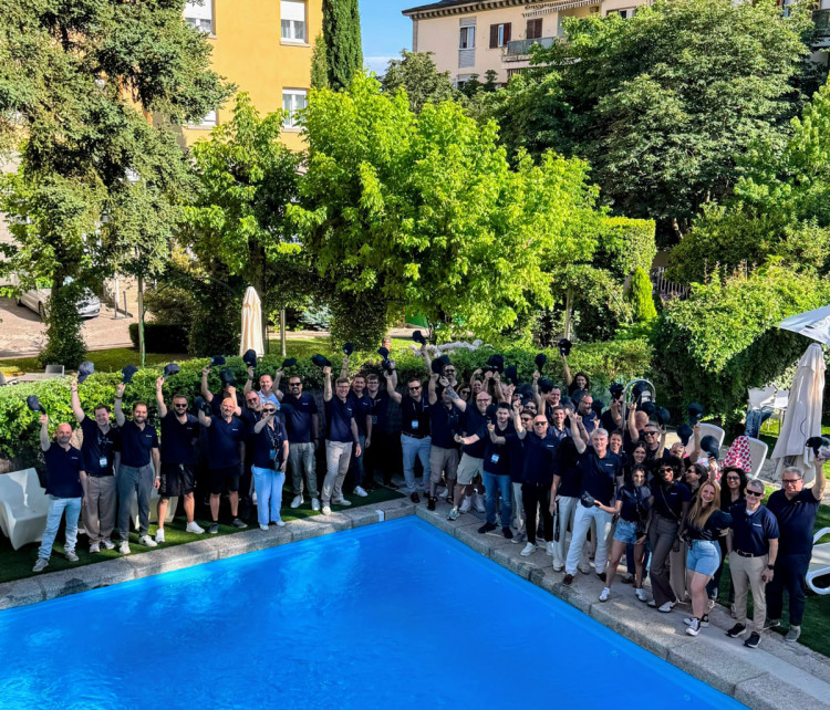 &eacute;quipes Hayward Europe r&eacute;unies &agrave; El Escorial