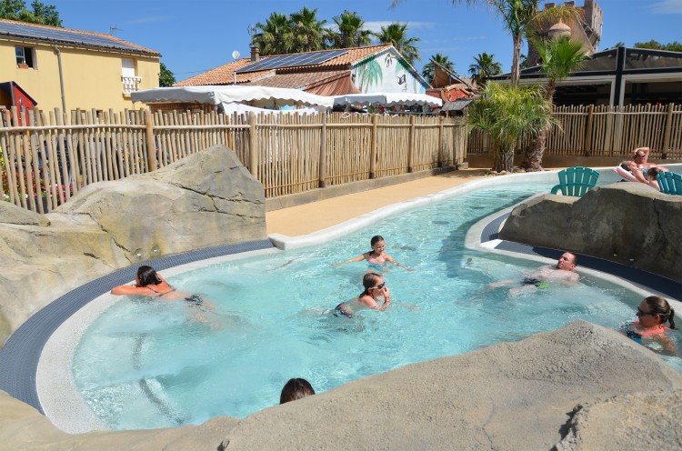 Le spa géant de l'espace aquatique camping californie-plage