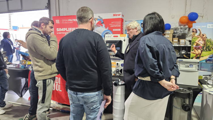 Démonstration d'e.Dro sur le stand de WA CONCEPTION