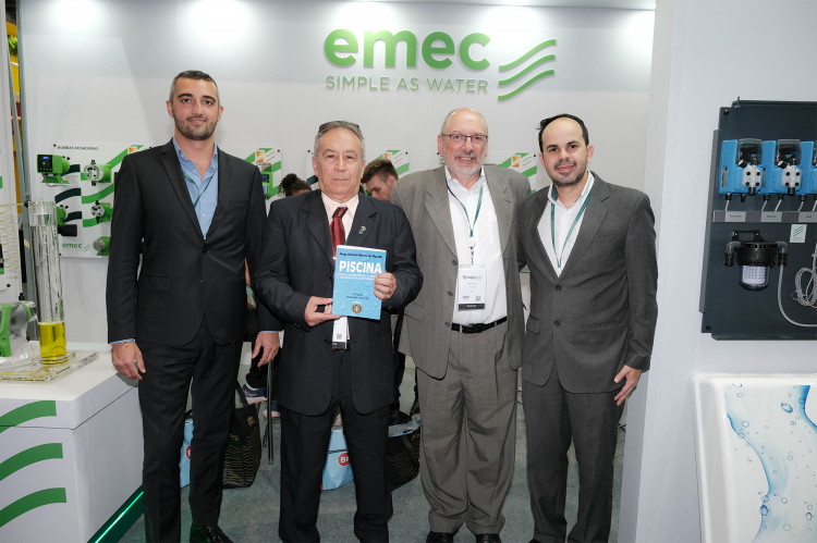 Jorge Antônio Barros de Macedo on Emec stand with Emec team