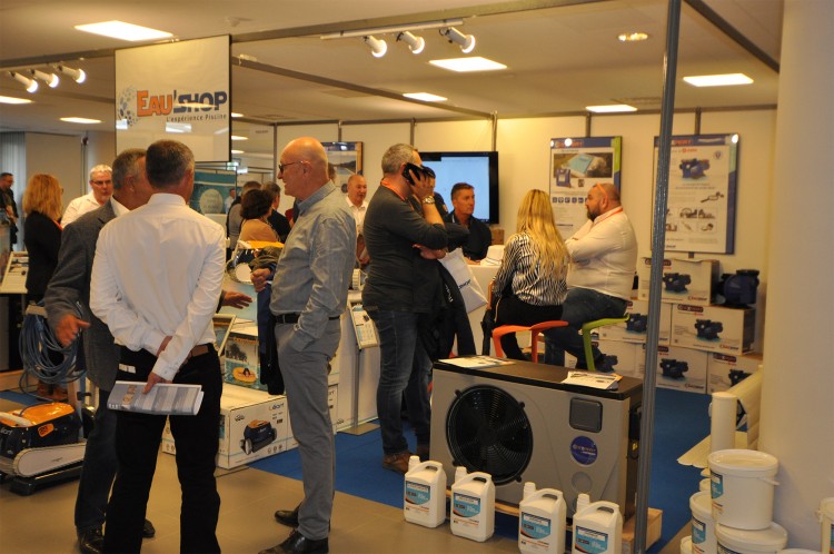 Stand d'exposition de la centrale d'achat Eau'Shop Léa Composites congres annuel antibes 2019