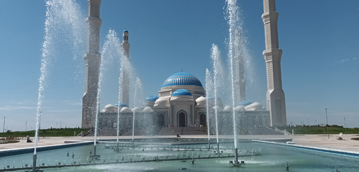 Nueva fuente de La Gran Mezquita de Astaná (Kazajstán)