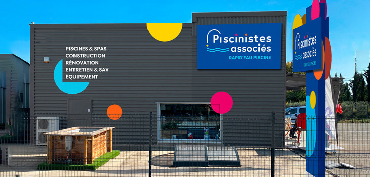 Enseigne « Piscinistes Associés »