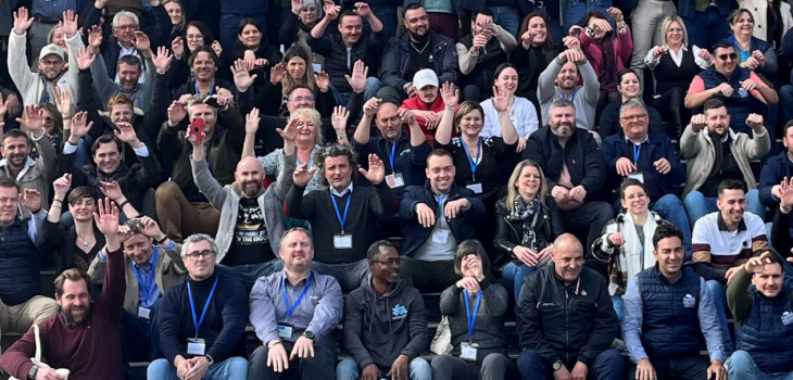 Les participants du séminaire Mondial Piscine sur le circuit du Mans