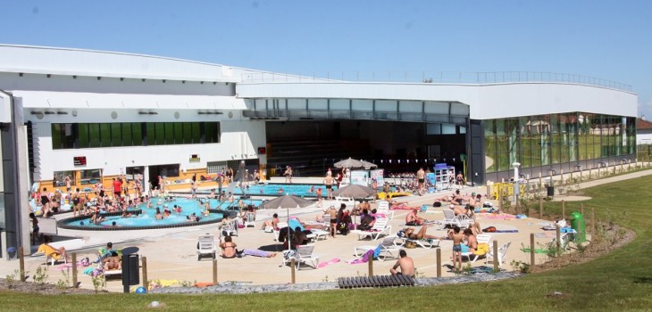 Piscine extérieure du Centre aquatique intercommunal Les bassins de l’Aqueduc Mornant