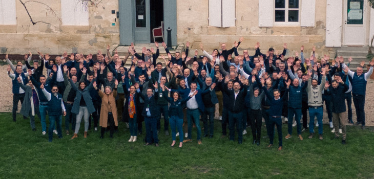 Equipe Piscines de France au Château des Dauphins situé à Saint Loubès (33).