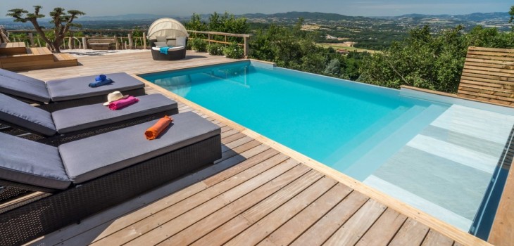 piscine terrasse bois vue mer Réalisation CDP Créateur de Paysages - Concessionnaire Mondial PISCINE