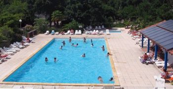 Générer du chlore in situ pour désinfecter les piscines publiques et collectives